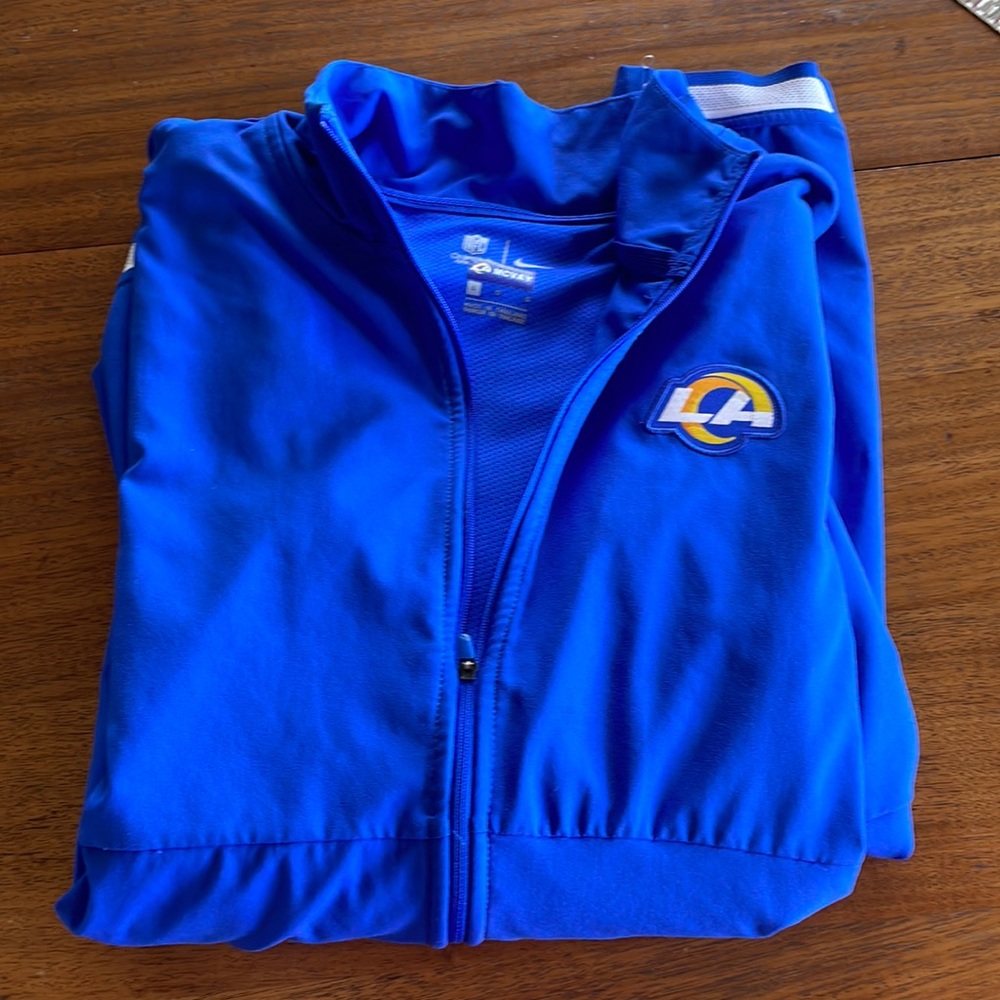 Men’s large, light weight jacket.